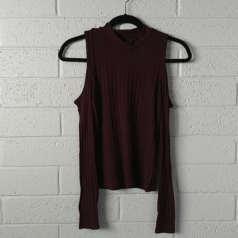 Trendy American eagle cold shoulder top